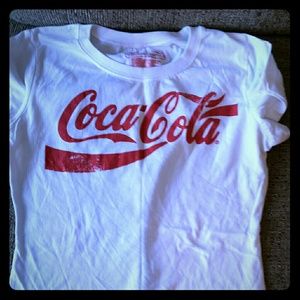 Classic vintage -looking Coca-Cola tee!